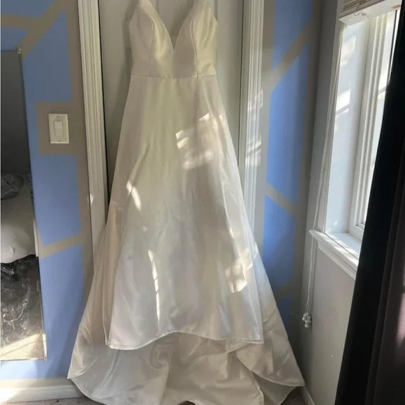 Wedding dress - Picture 3 of 5